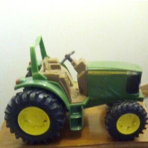 John Deere Tough Tractor 1/16 Scale Diecast Hood Farm Toy ERTL